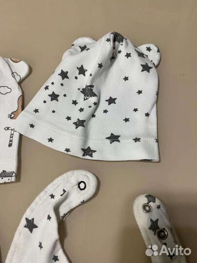 2 шапочки (3-6) и 2 нагрудника-слюнявчика KiDi