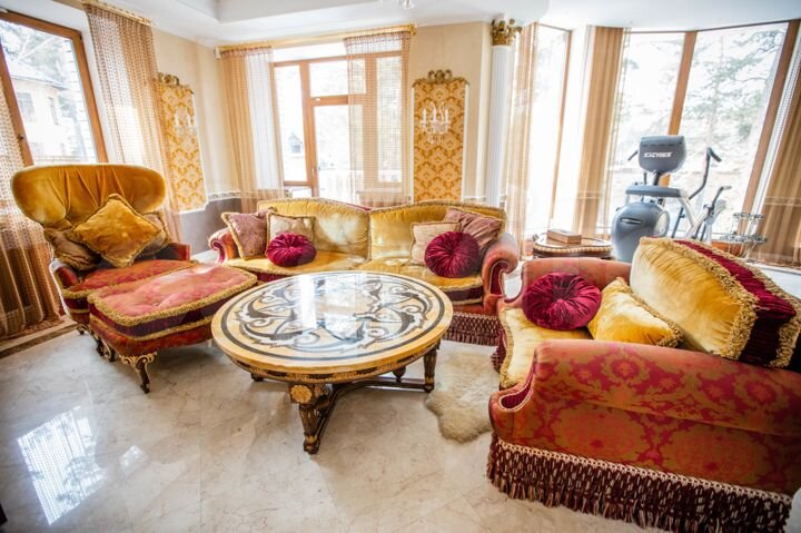 Дом 696 м² на участке 13 сот.