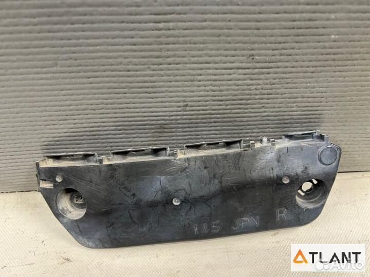 Крепление бампера передняя правая toyota corolla R