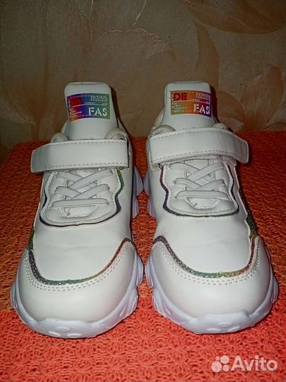 Кроссовки для девочки