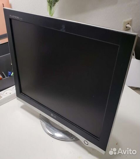 Монитор LG flatron L1720B