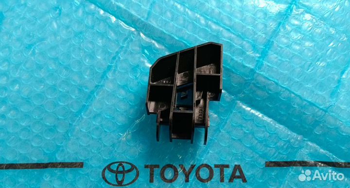 Кронштейн Тойота Хайлендер под фонарем левый 10-13