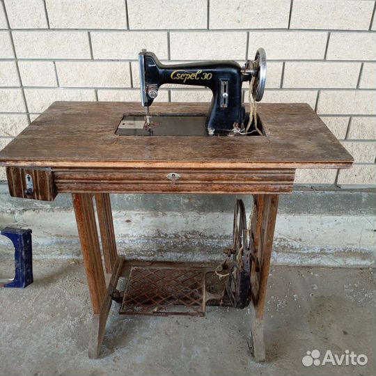 Швейная машинка Csepel 30