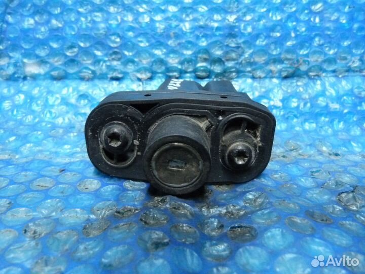 Личинка замка багажника Mercedes-Benz S-Class W221