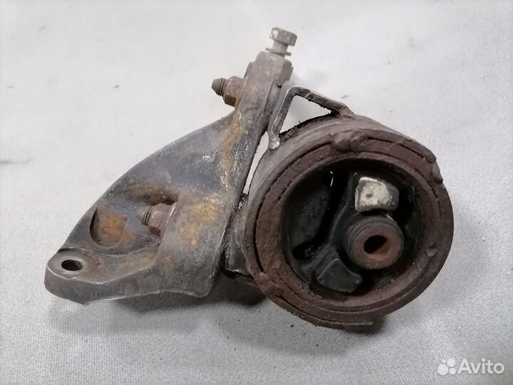 Опора МКПП с кронштейном Nissan Bluebird 1983-90