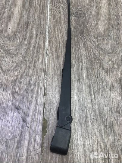 Поводок дворника задний Opel Insignia хетчбэк 5-ти