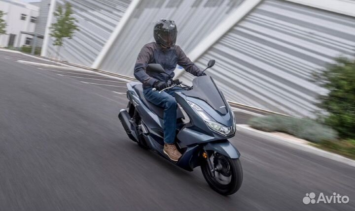 Новый скутер Honda PCX125