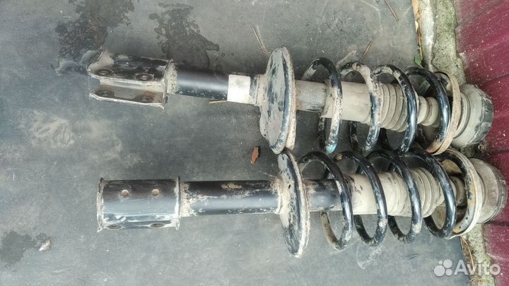 Передние стойки амортизаторов renault