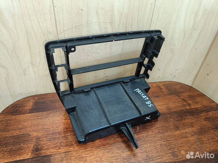 Рамка магнитолы VW Passat B5