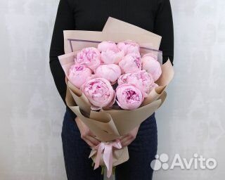 Букет из 11 розовых пионов (Premium) в упаковке