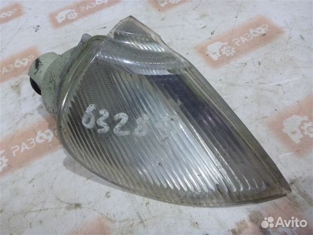 Поворотник передний правый Renault Laguna