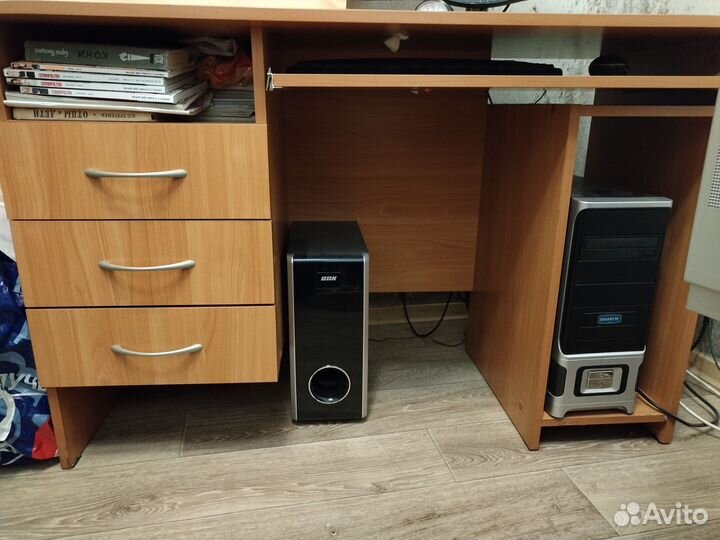 Компьютерный стол