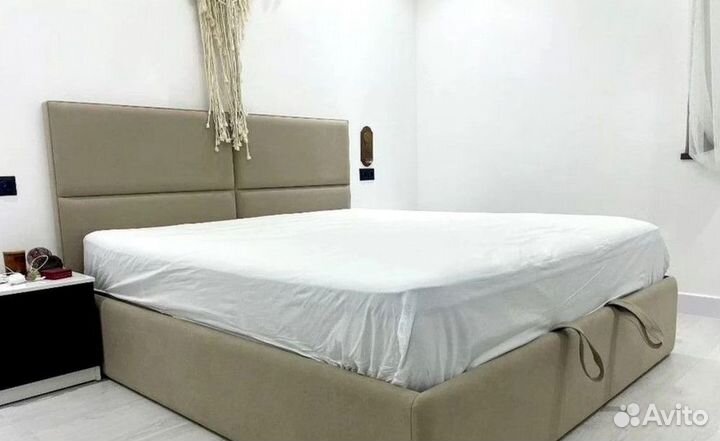 Кровать двуспальная дизайнерская мягкая