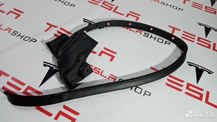 Уплотнитель задней двери Tesla Model S 2014