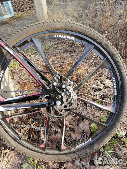 Велосипед на литых дисках Solomon