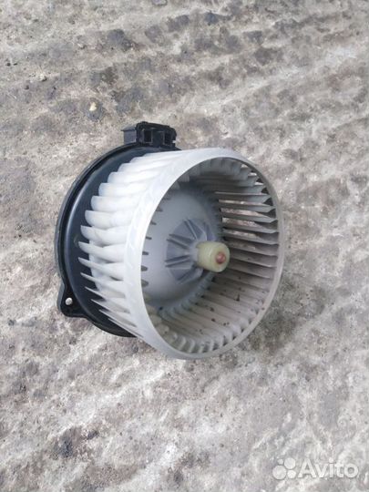 Моторчик отопителя Toyota Harrier (XU30) II (2003–