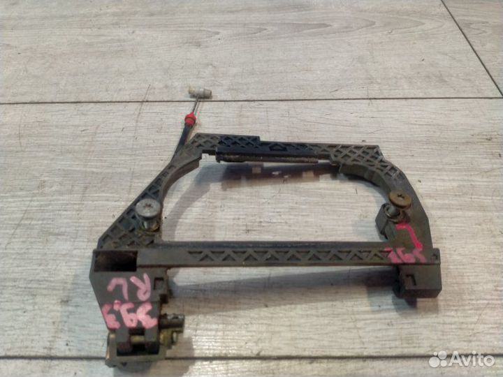 Держатель ручки (скелет) задний левый Bmw 528I E39