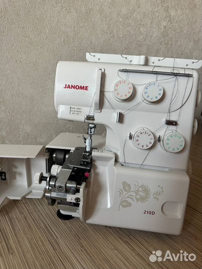 Оверлок janome 210d