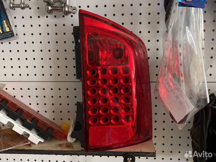 Задний правый фонарь Ниссан / QX56