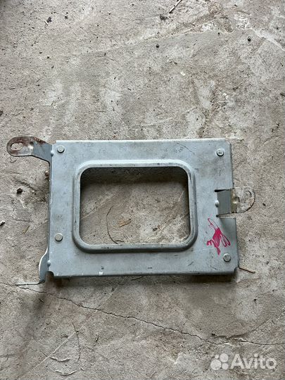 Кронштейн услилителя звука W164 Mercedes