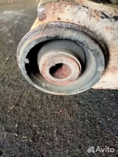 Рычаг подвески передний левый Mitsubishi Pajero