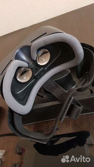 Samsung Gear VR с джойстиком