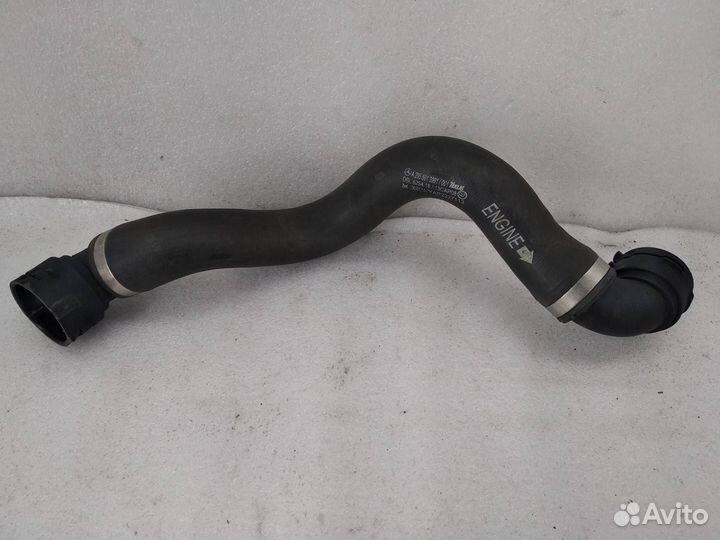 Патрубок охлаждения Mercedes-Benz E-Класс