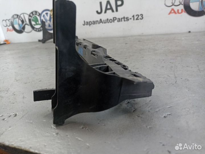 Направляющая бампера передняя Volkswagen Golf cxsa