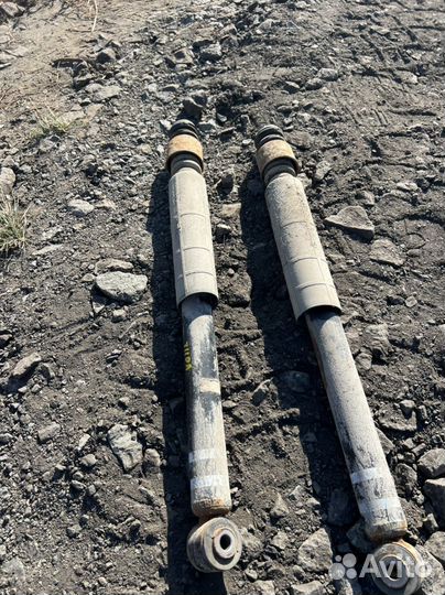 Амортизатор задний Nissan Tiida европа