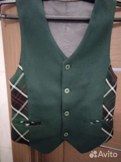 Жилет школьный для мальчика 134, цена 500рублей