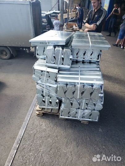 Кормушка навесная оц. от 15 до 100см для птицы