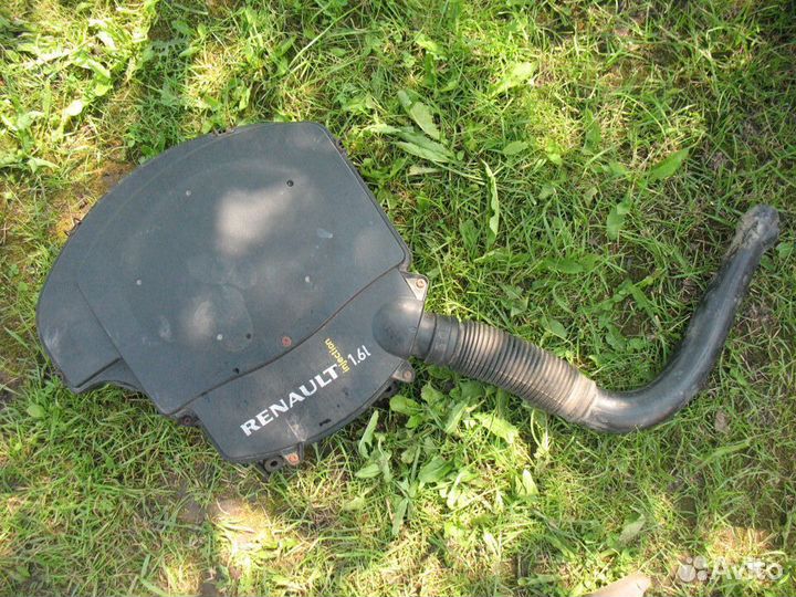 Корпус воздушного фильтра Renault Logan