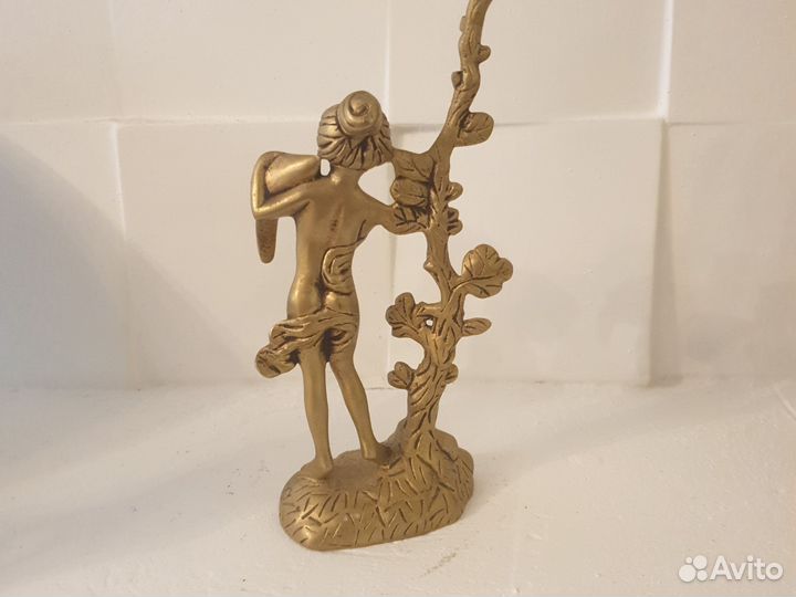 Статуэтка девушка