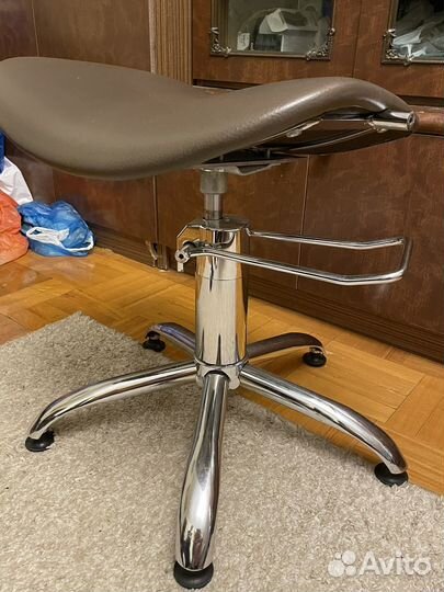 Мягкий стул с мощным фиксирующим газоподъёмником