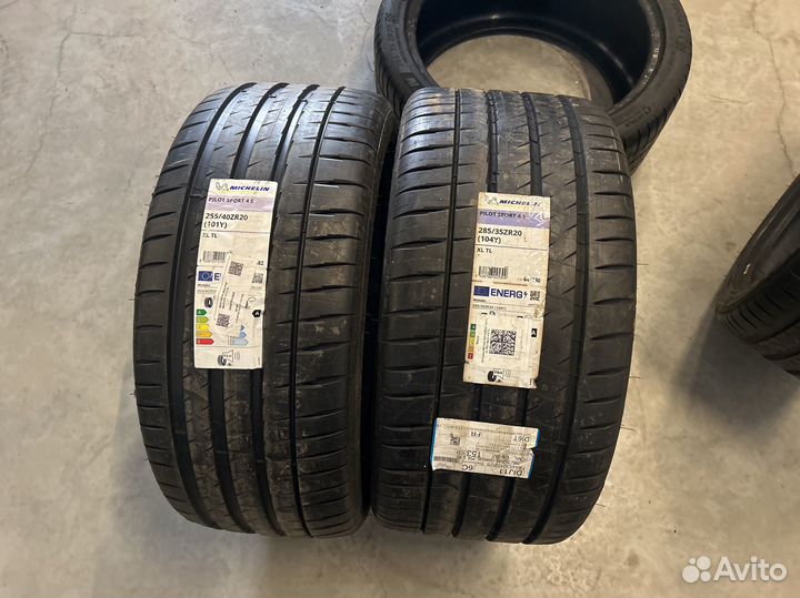 Michelin Pilot Sport 4 S 255/40 R20 и 285/35 R20