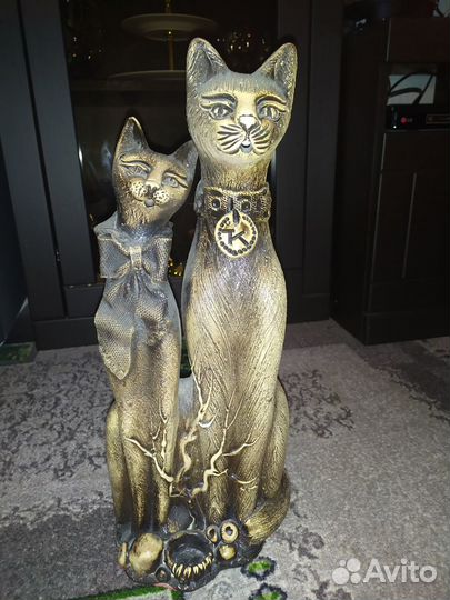 Скульптура счастливые коты