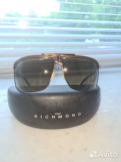 Солнцезащитные очки