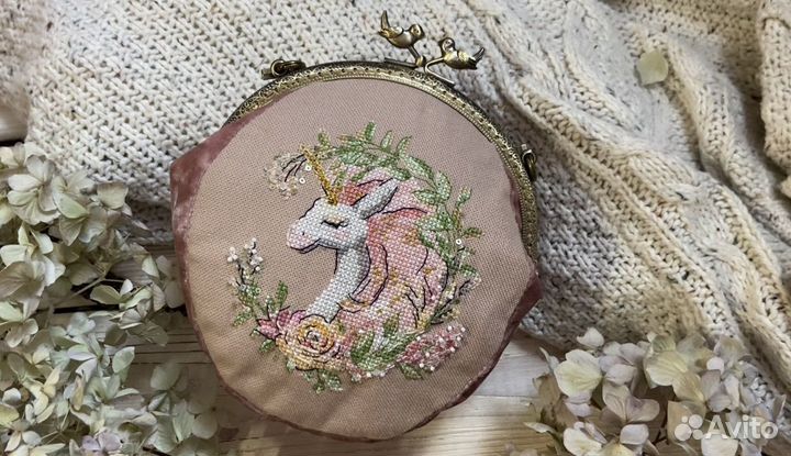 Сумочка ручной работы с фермуаром и вышивкой