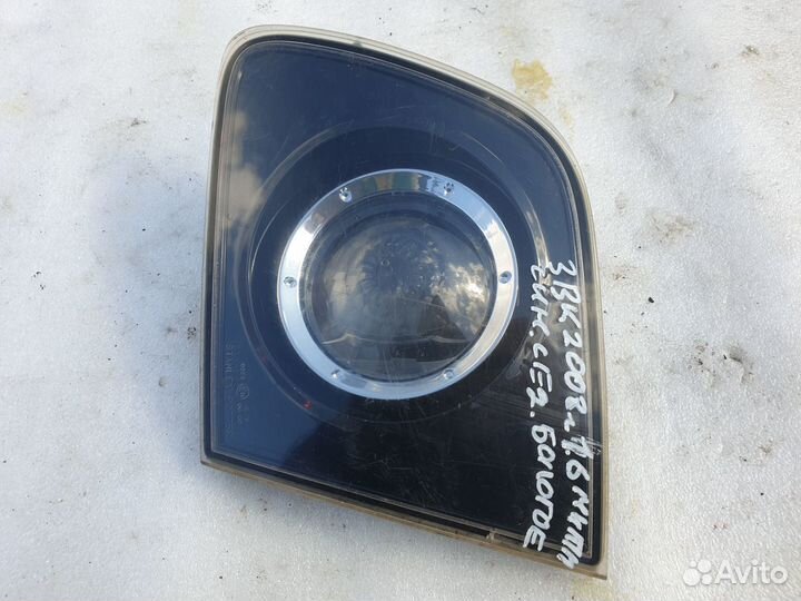 Фонарь задний правый внутренний Mazda 3BK Мазда 3