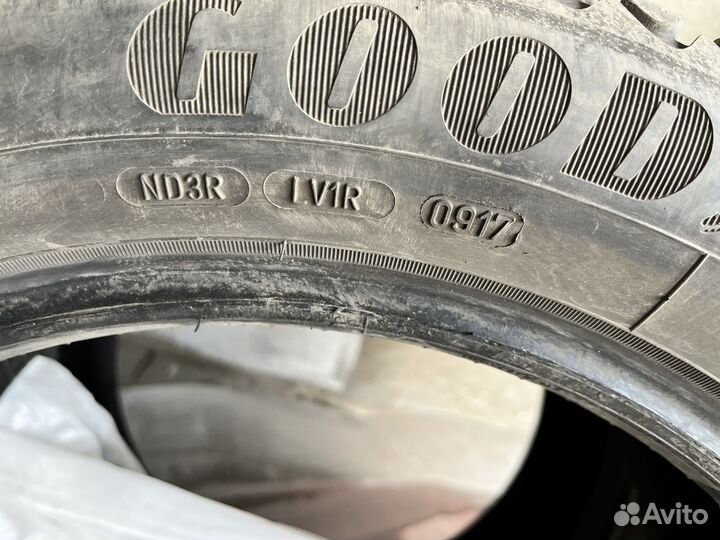 Goodyear Ultragrip Ice Arctic 215/55 R17 97