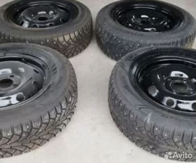 Dunlop SP Winter Ice 01 200/5 R14