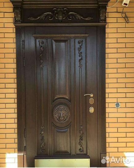 Входные элитные двери в дом