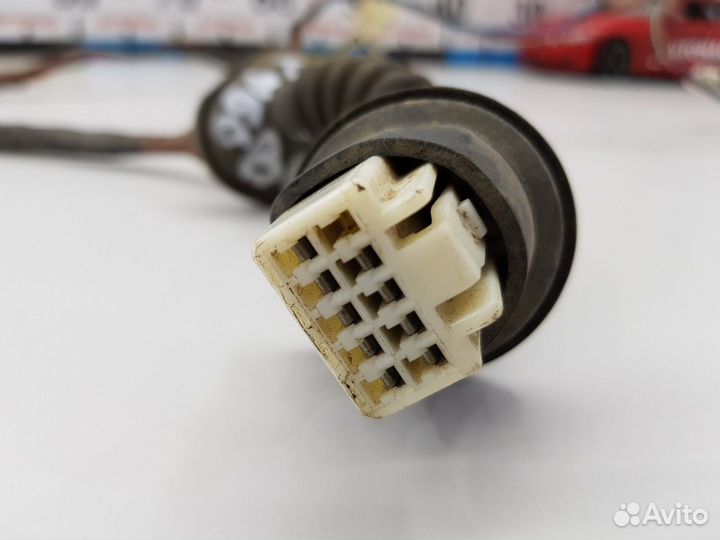 Электропроводка задней правой двери (Pontiac Vibe)