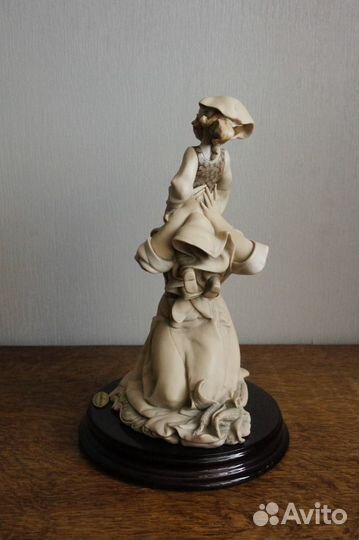 Мама с дочкой Джузеппе Армани статуэтка Флоренс