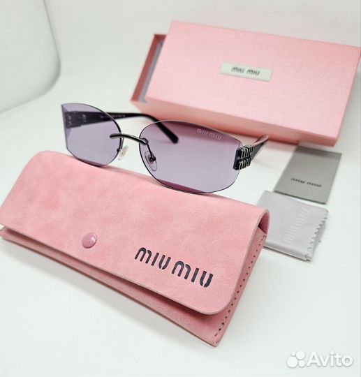 Солнцезащитные очки Miu Miu