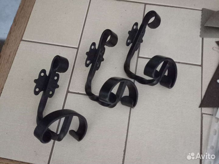 Крючки вешалки