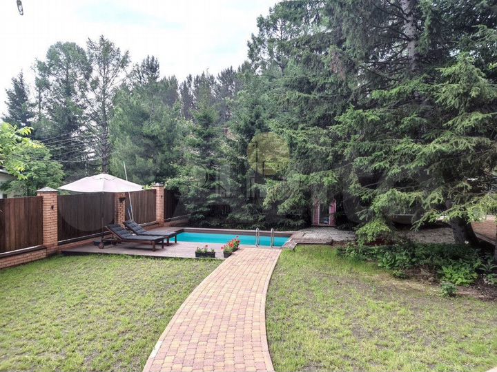 Дом 223 м² на участке 7,5 сот.