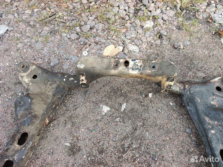 Вольво 460-440 подрамник (балка передняя)