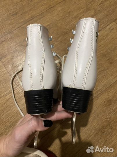 Коньки фигурные 28 размер