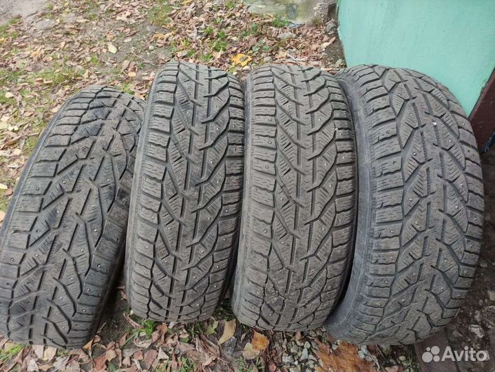 Kormoran Stud 2 215/55 R17 98T